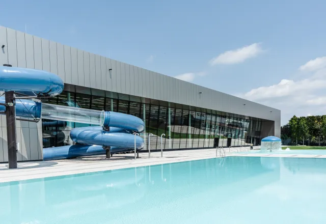 Allwetter-Freizeitbad mit ästhetisch ansprechendem und qualitativ hochwertigem Design