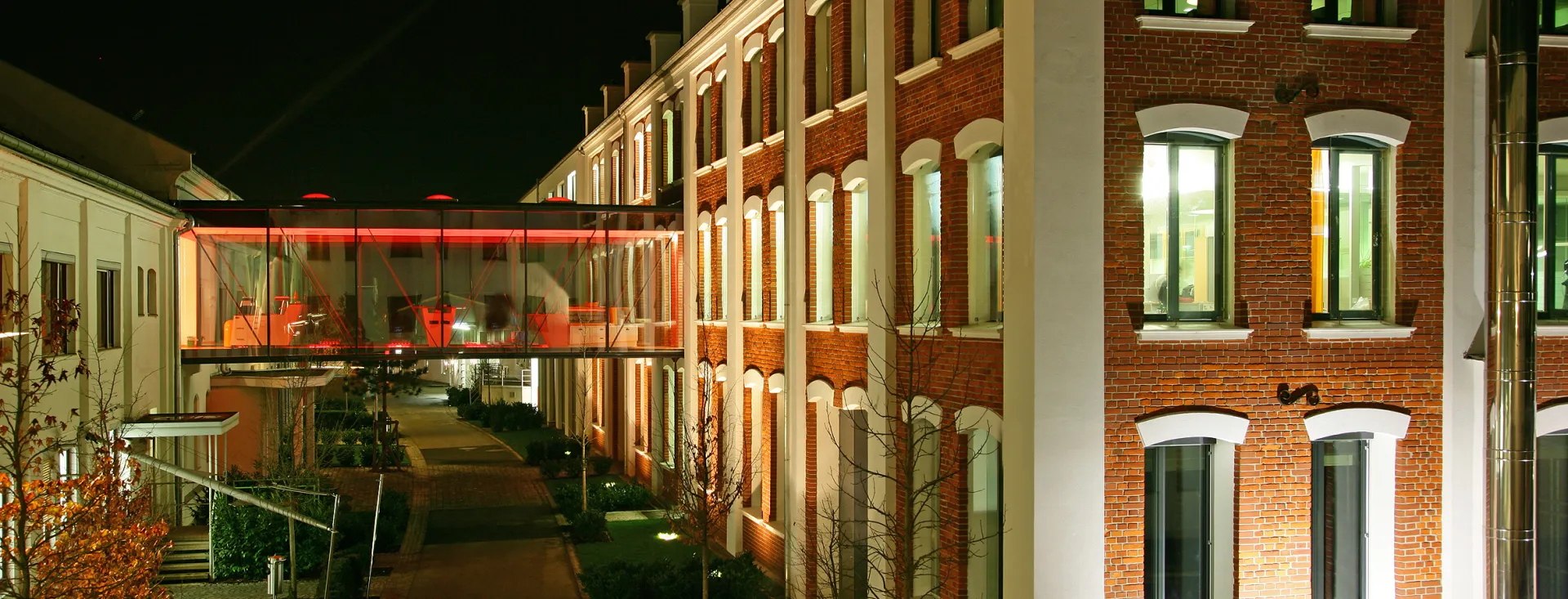 BAUMANN Glasbrücke Skywalk Fronius
