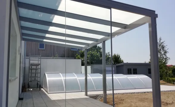 BAUMANN Glasdach mit Windschutz