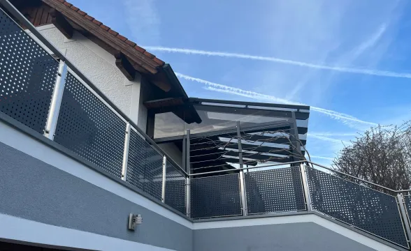 Terrassenüberdachung Aluminium anthrazit mit Glas bronce