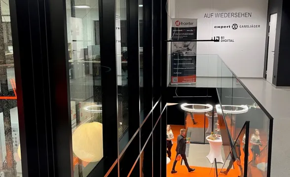 BAUMANN GLAS Stiegenaufgang schwarz 