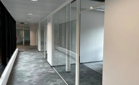 BAUMANN GLAS LOBA Biotech Fischamend Glastrennwand