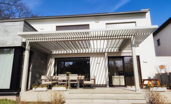 BAUMANN/GLAS/1886 GmbH Renson Carmargue mit Vordach weiß