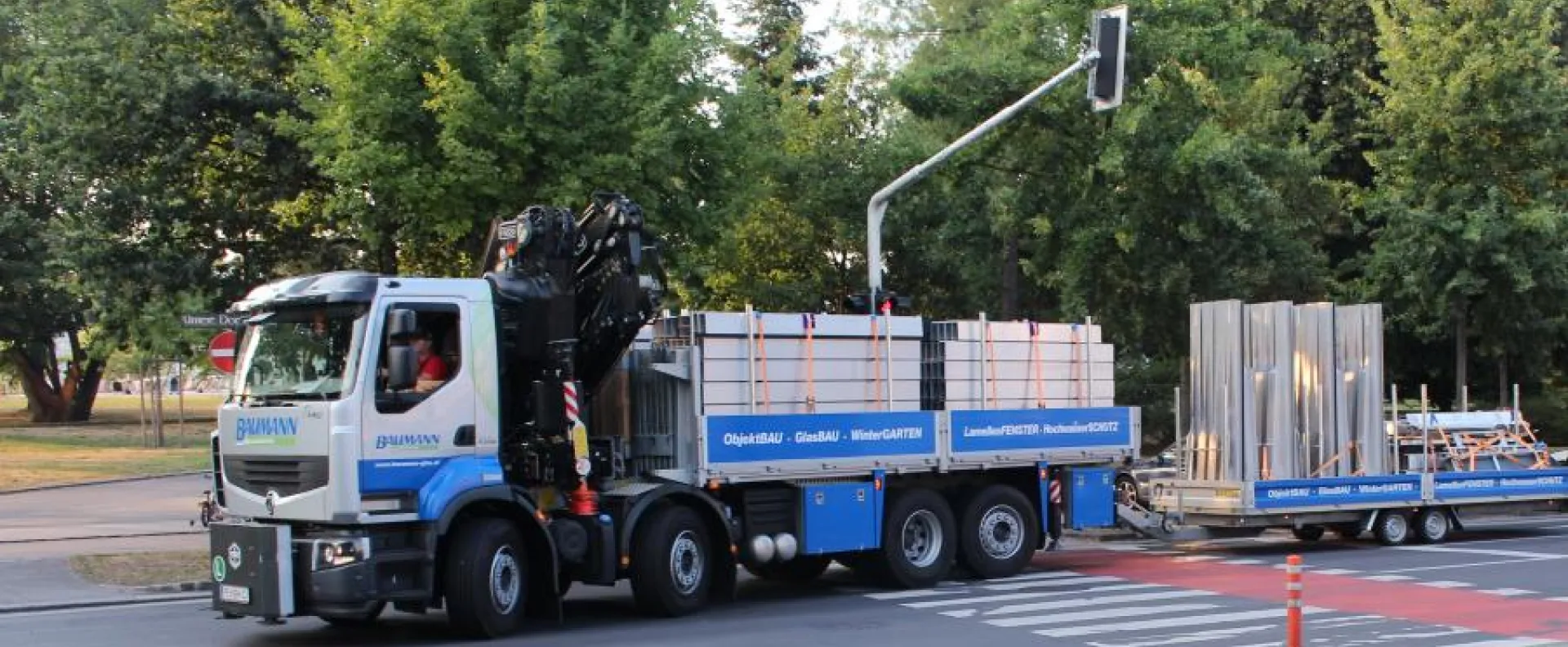BAUMANN/GLAS LKW mit Schwerlastkran