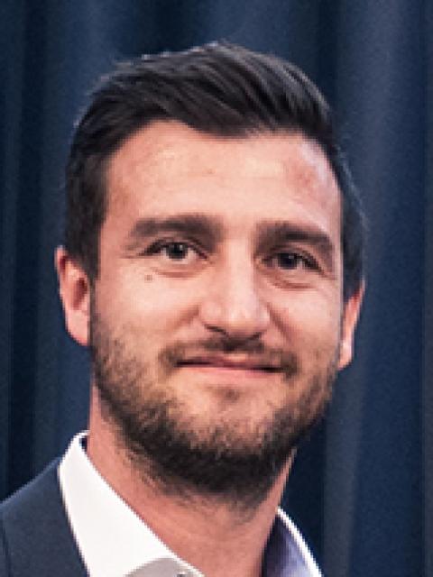 Portraitfoto Florian THAUERBÖCK