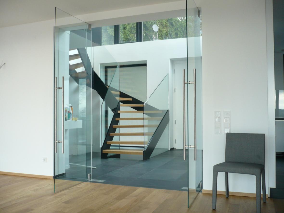 Glas innen mit Stiege
