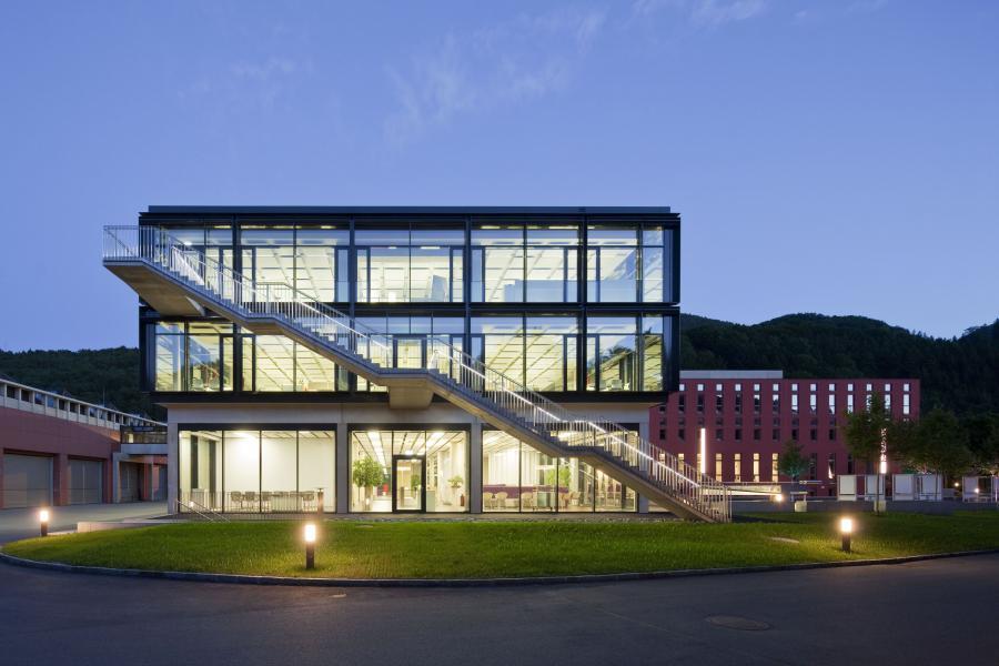 BAUMANN/GLAS Bene Waidhofen Fassade