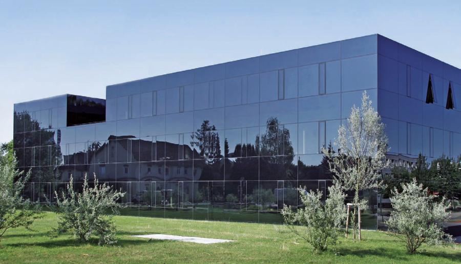BAUMANN/GLAS WDZ Wels Glasfassade