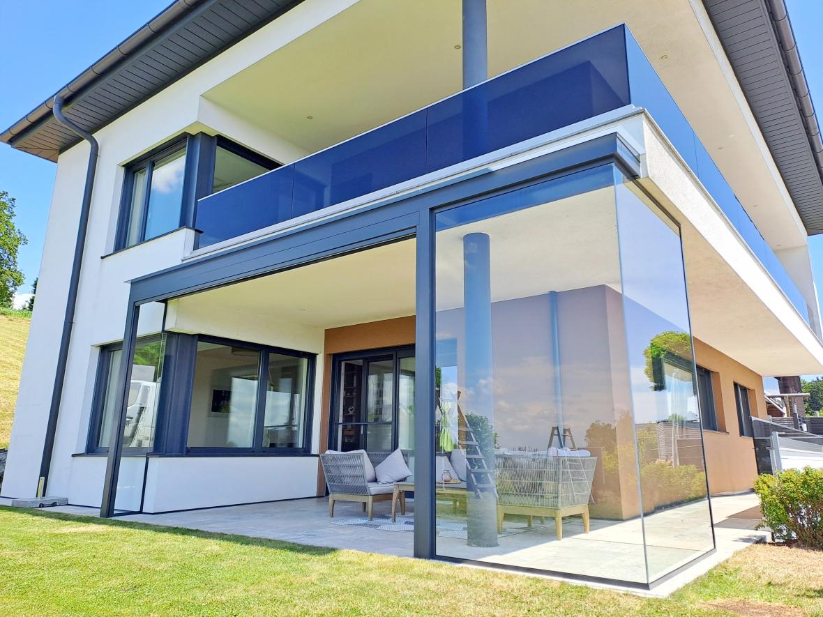BAUMANN GLAS Terrassenverglasung und Glasgeländer BAUMANN GLAS Terrassenverglasung mit Glasgeländer