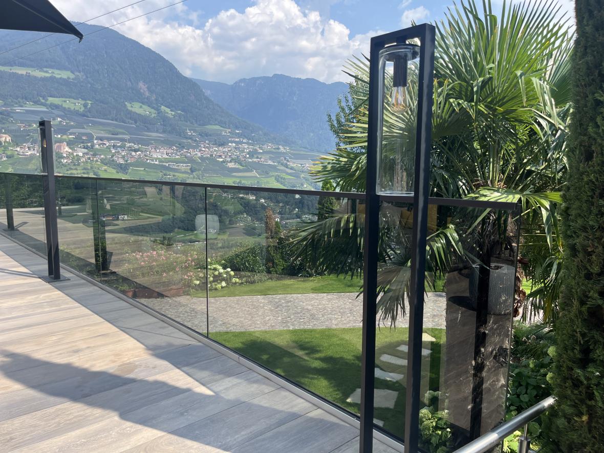 BAUMANN GLAS Glasbrüstung Ganzglasgeländer parsol grau